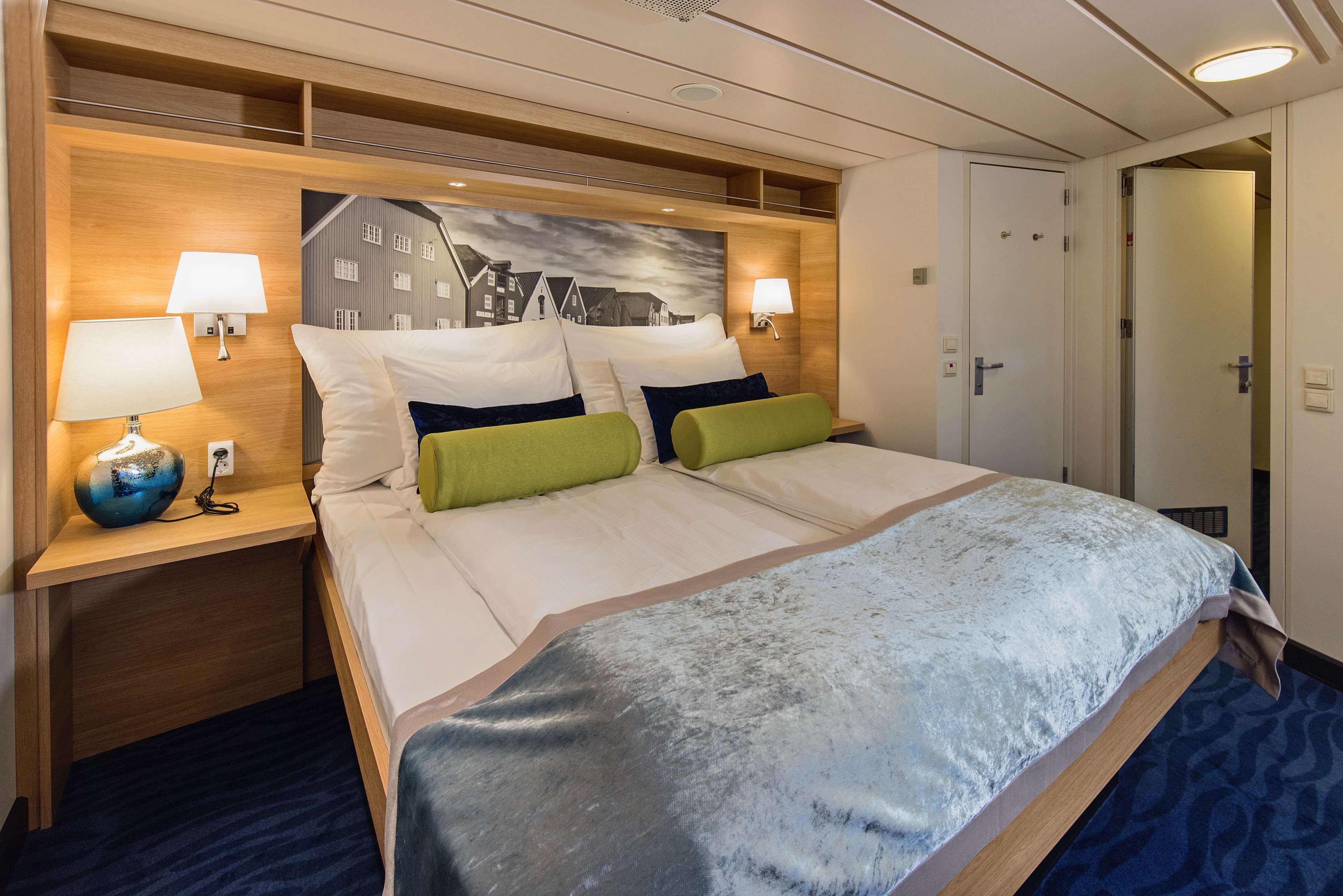 Expedition Suite | Suite on middle deck